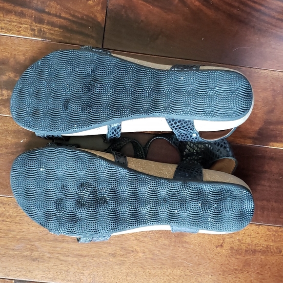 TAOS ZIGGIE HOOK &LOOP LEATHER SANDALS SZ 10-10.5 black - Picture 9 of 12